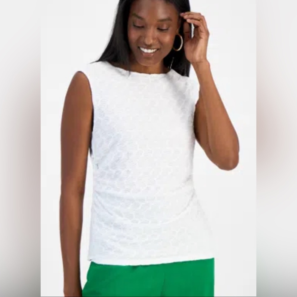NWT//Bar III White Sleeveless Honeycomb Top//Sz L